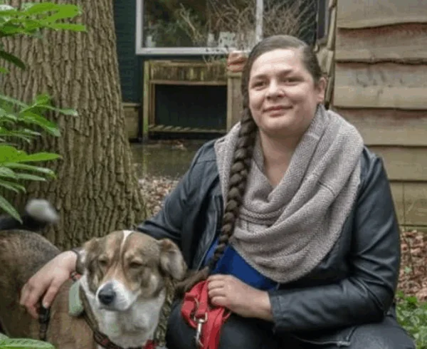 Leven in het bos: waarom Annelies Nollet bewust kiest voor eenvoud, natuur en vrijheid