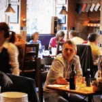 Man weigert Valentijn door te brengen met zijn eigen vrouw en dochter, maar kiest voor iemand heel anders