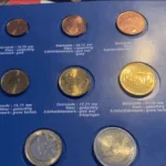 Dit vergeten mapje met de eerste euromunten blijkt nu verrassend veel waard.