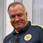 Dick Advocaat krijgt vreselijk nieuws te horen, vliegt halsoverkop naar Nederland